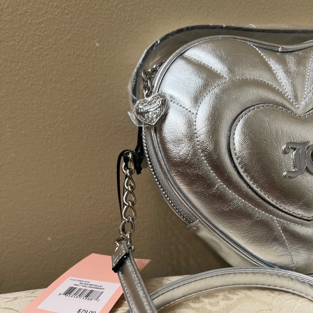 Juicy couture Silver Heart-Shaped Crossbody Bag NWT (R$79 - Picture 3 of 8